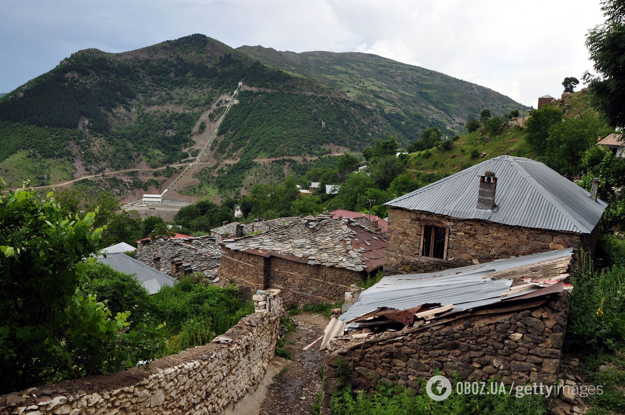 Який вигляд має Кукес – одне з найбідніших міст Албанії, звідки масово тікає молодь. Влада готова платити людям гроші за повернення