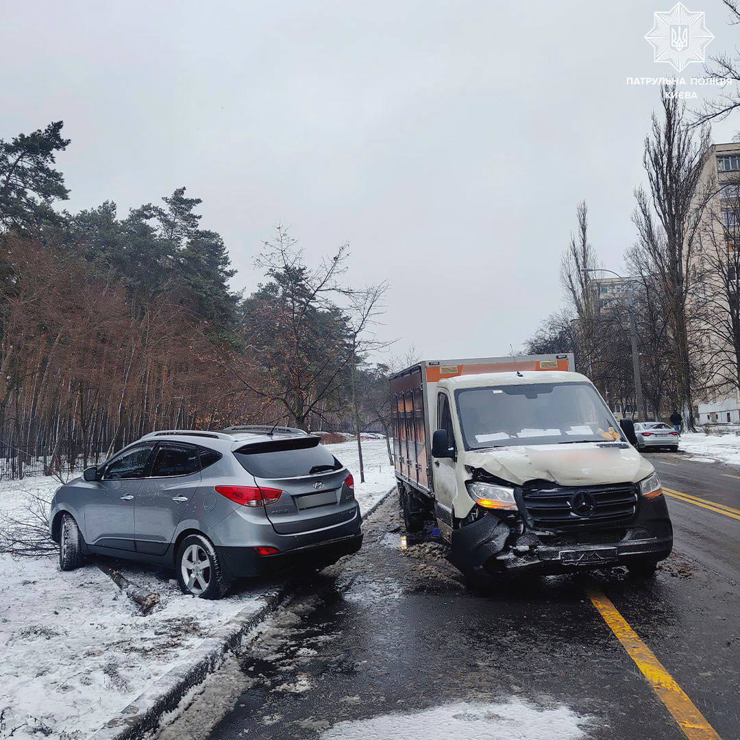 У поліції розповіли, скільки аварій уже сталося в Києві та області 27 листопада