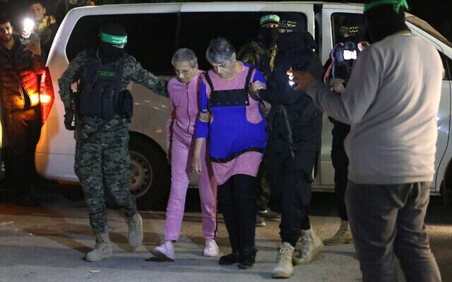 Из плена ХАМАС удалось освободить еще 12 заложников: преимущественно пожилых женщин. Фото и видео