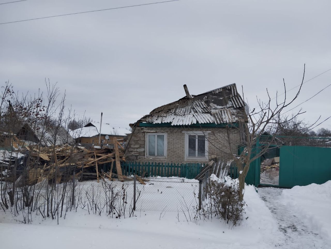 Войска РФ ударили из РСЗО по жилым домам на Сумщине: три человека погибли, среди жертв есть ребенок. Фото