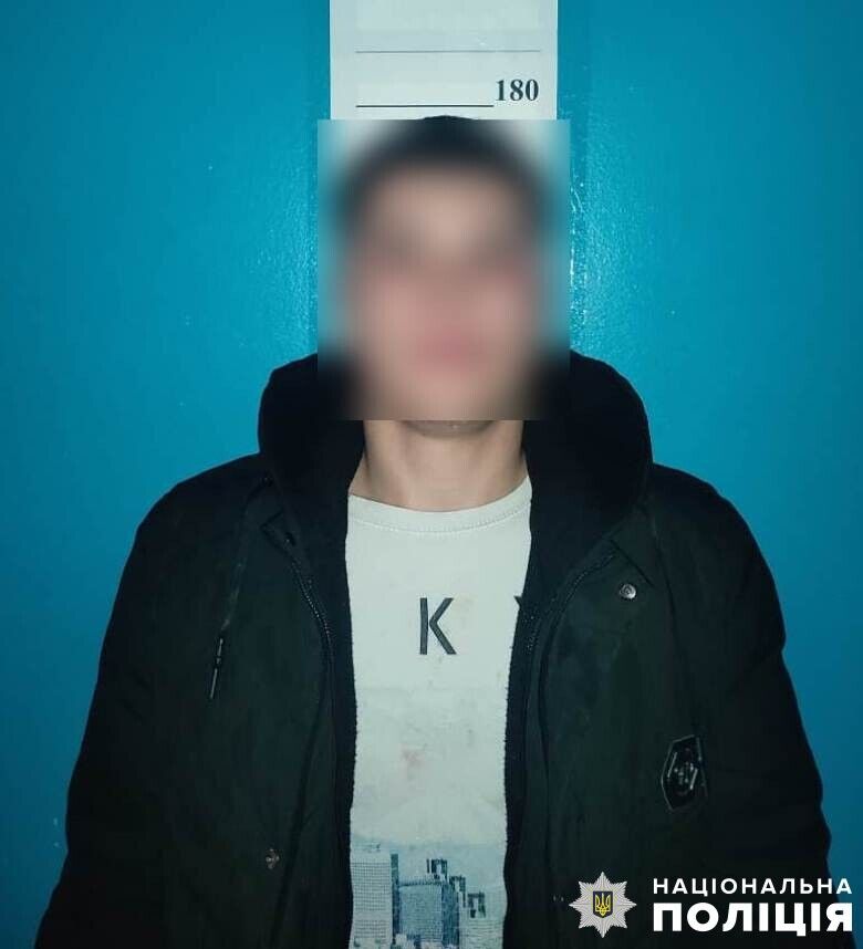 У Києві судитимуть рецидивіста, який обікрав військового, а потім розрахувався його карткою в магазині. Фото