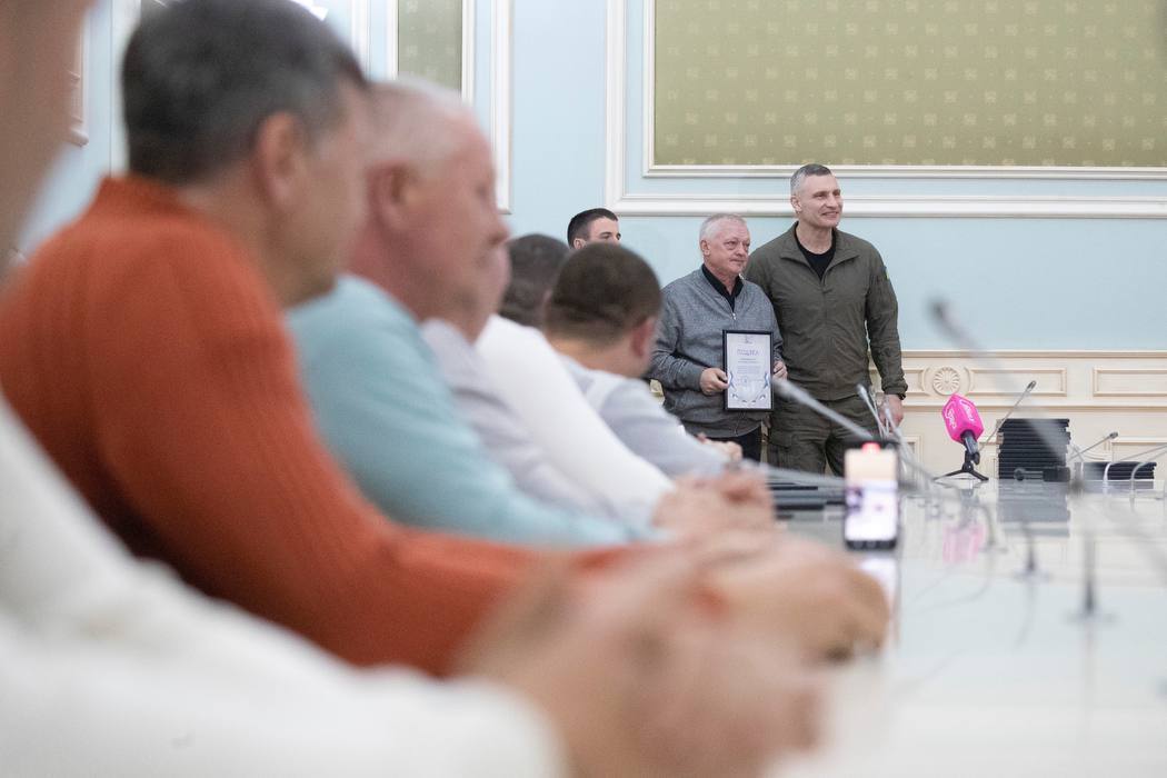 Київ вистояв і завдяки їм: Кличко відзначив працівників комунального фронту столиці
