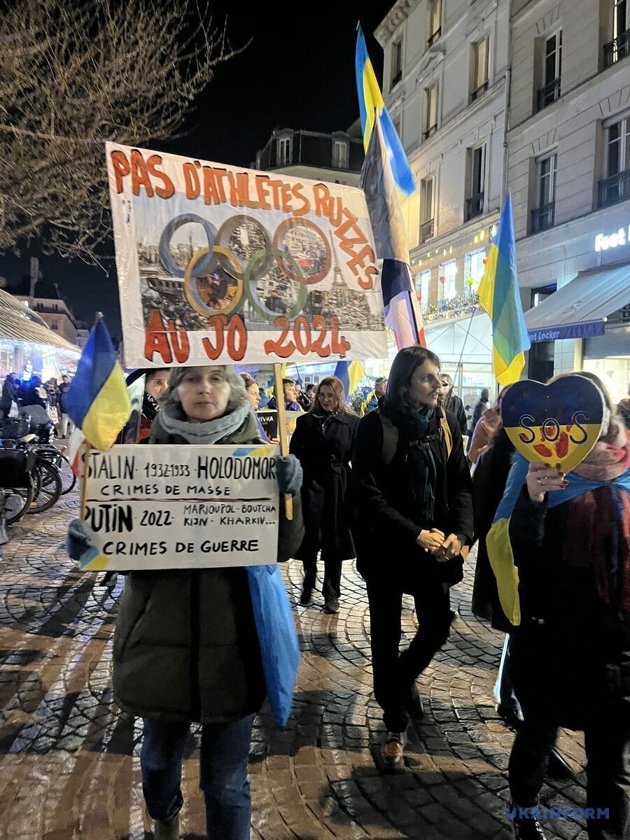 Украинцы в Париже напомнили о Голодоморе и современном геноциде России против украинцев. Фото