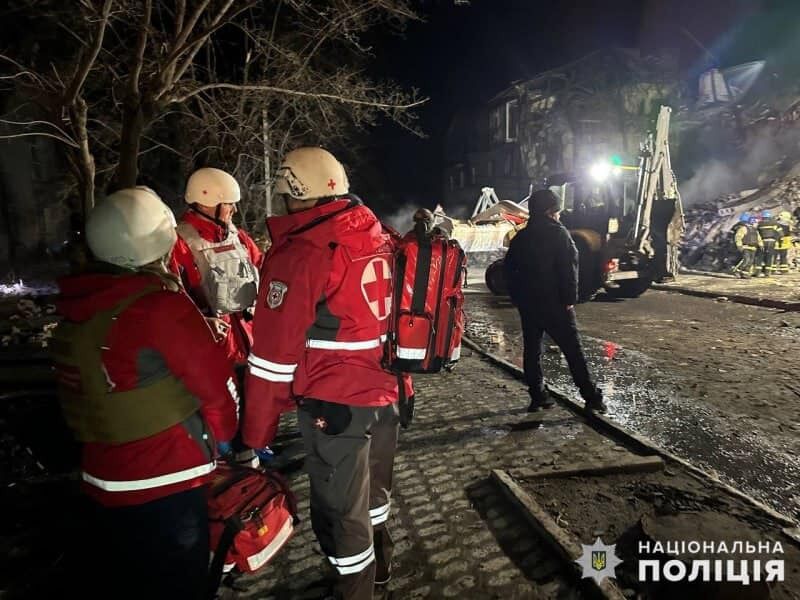 Окупанти вночі одночасно вдарили шістьма ракетами С-300 по одному району Донеччини: є жертви, постраждали діти. Відео