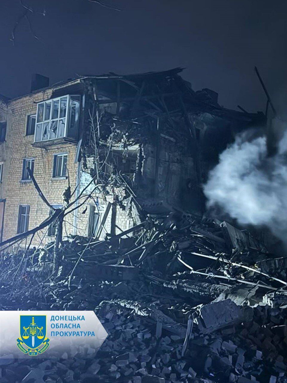 Окупанти вночі одночасно вдарили шістьма ракетами С-300 по одному району Донеччини: є жертви, постраждали діти. Відео