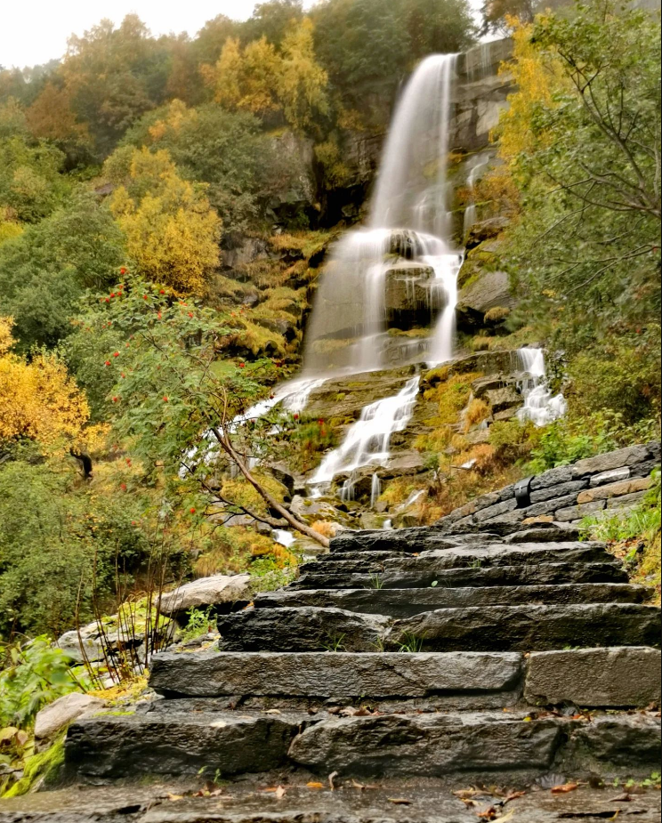 Невозможно оторвать взгляд: 7 самых красивых водопадов Европы