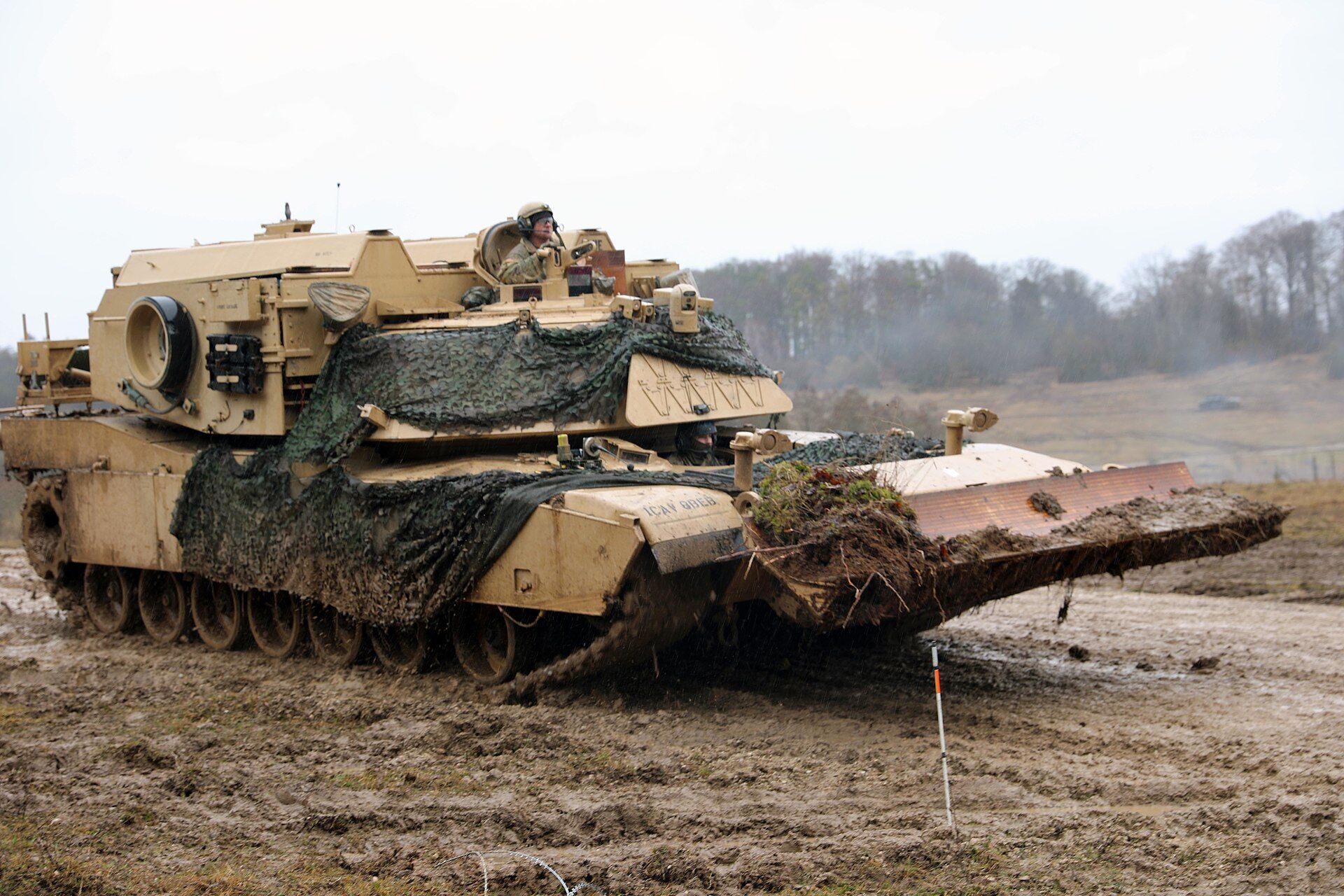 ВСУ получили штурмовые машины M1150 ABV: что известно о гибридах MICLIC и Abrams и как он поможет в войне. Фото и видео