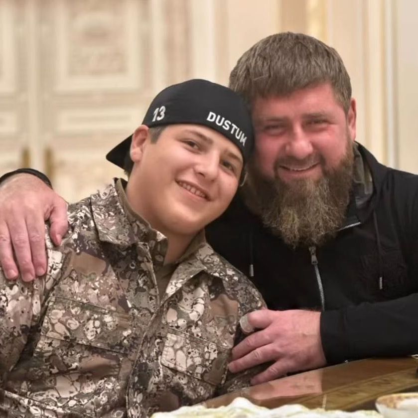 "Ганьба" та "Грьобане шапіто". 15-річний син Кадирова "задушив" непереможного бійця і став посміховиськом у мережі