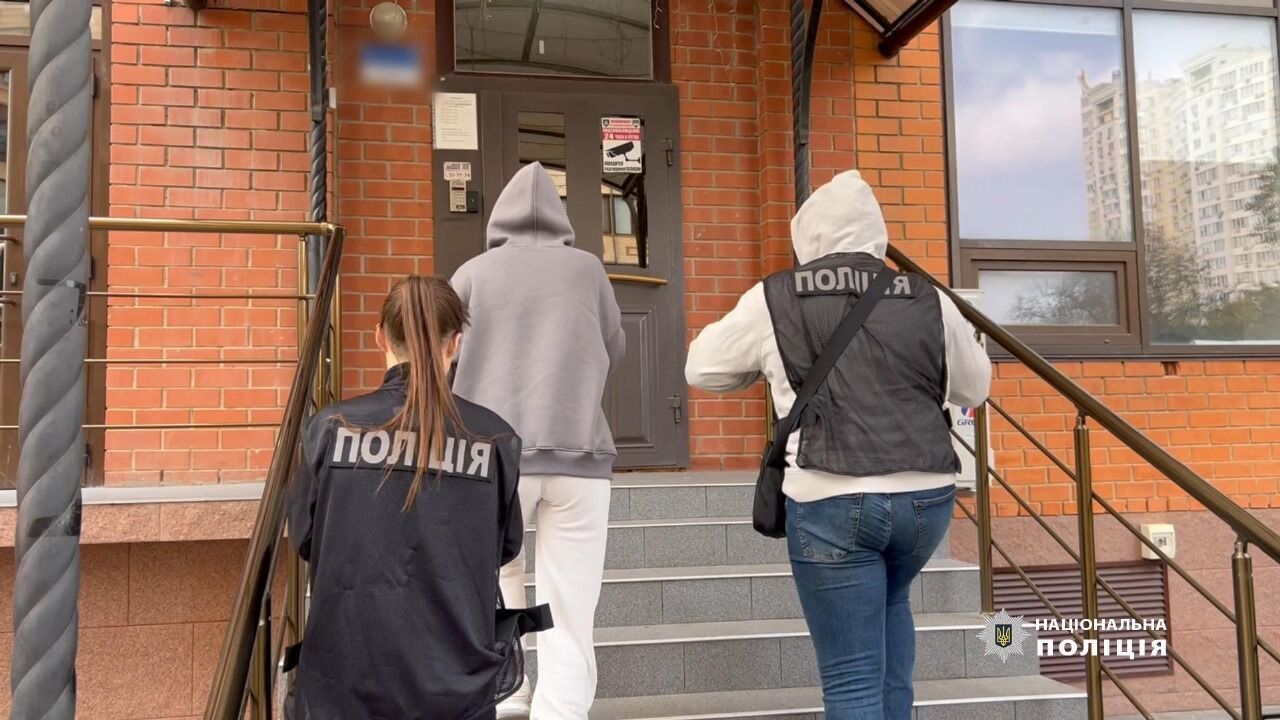 Одна из них славила Россию: полицейские установили одесситок, засветившихся в скандальном видео