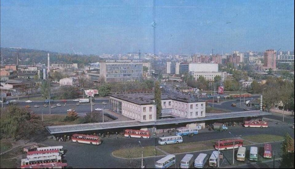 Построили "Бермудский треугольник" и главный "Детский мир": Киев на фотографиях 1980-х годов