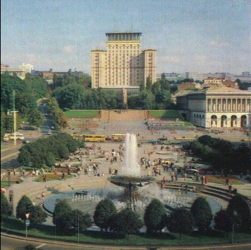 Построили "Бермудский треугольник" и главный "Детский мир": Киев на фотографиях 1980-х годов