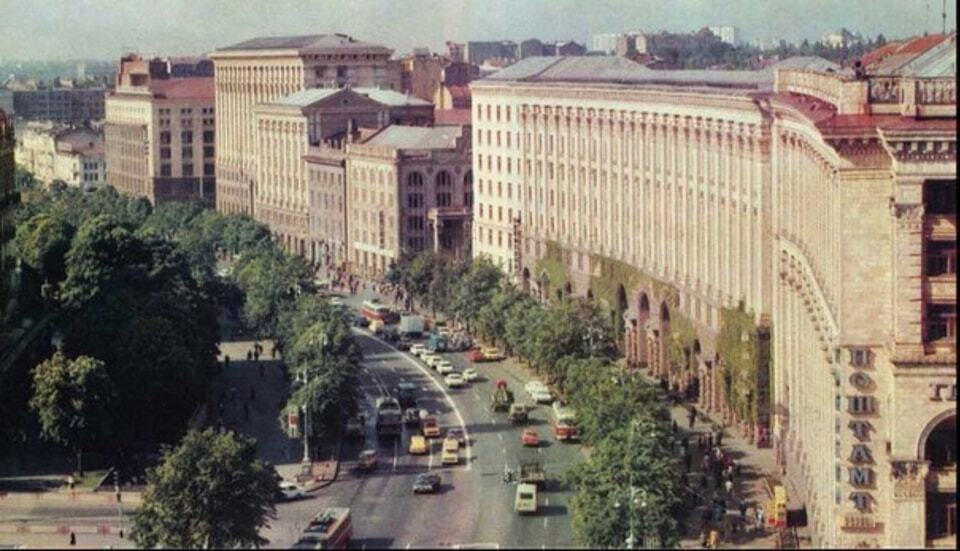 Побудували "Бермудський трикутник" і головний "Дитячий світ": Київ на фотографіях 1980-х років