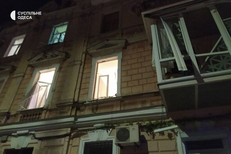 Окупанти атакували Одесу: пошкоджено художній музей, є поранені. Фото і відео