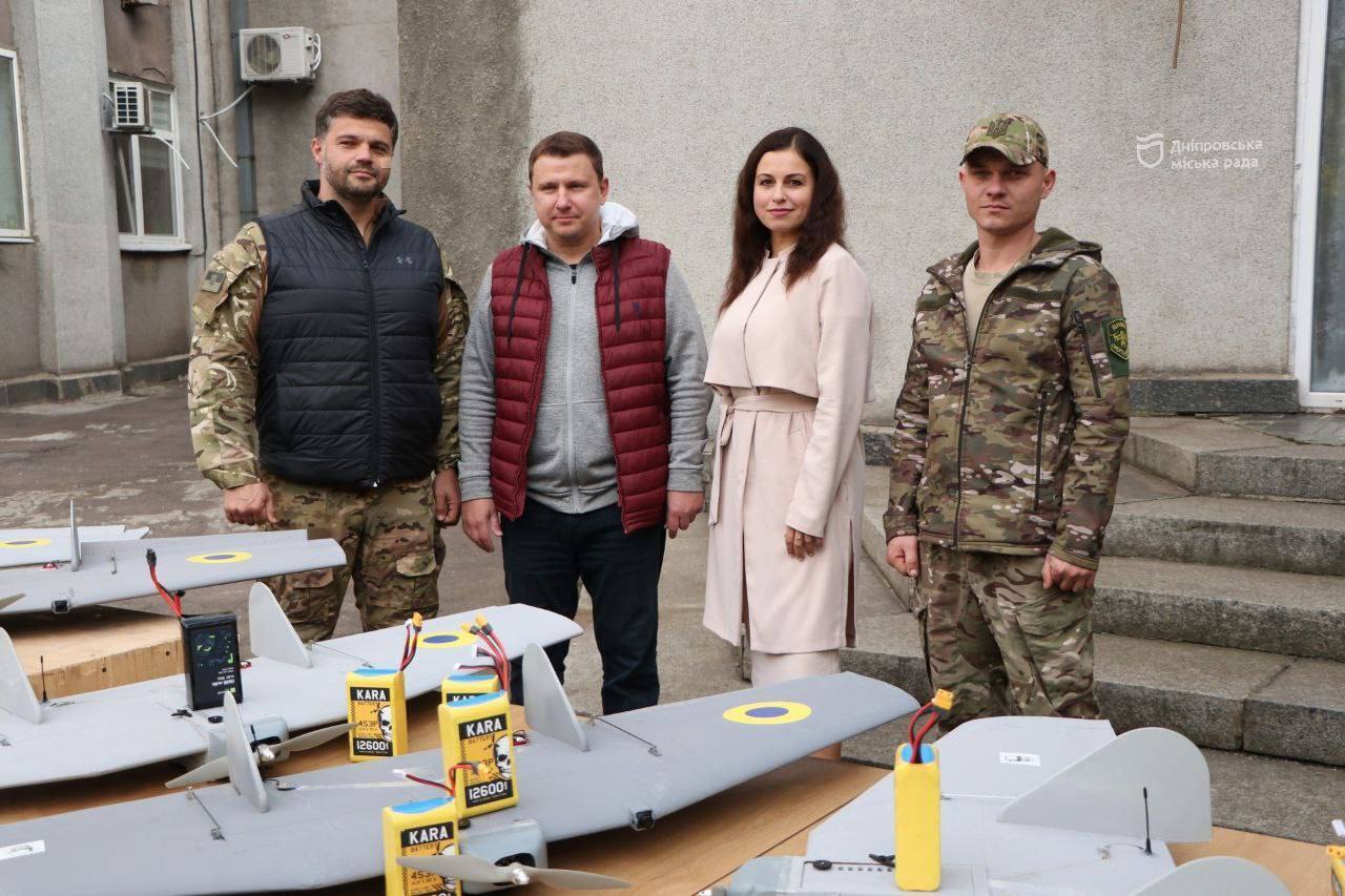 Дніпро передав оборонцям України нову партію дронів-камікадзе: здатні дістати ворога на відстані 25-30 км