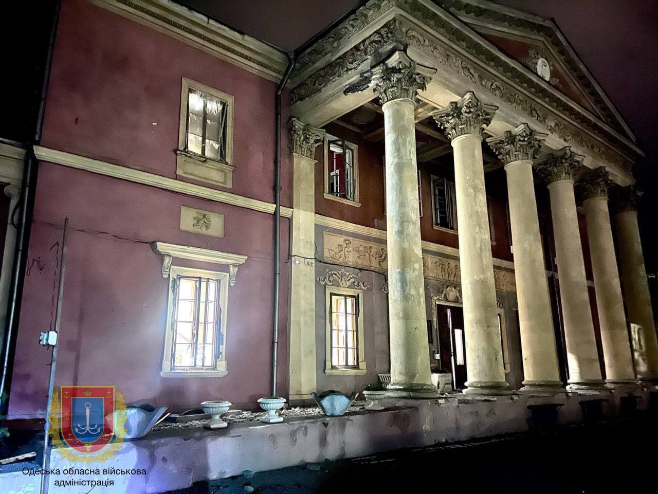Окупанти атакували Одесу: пошкоджено художній музей, є поранені. Фото і відео