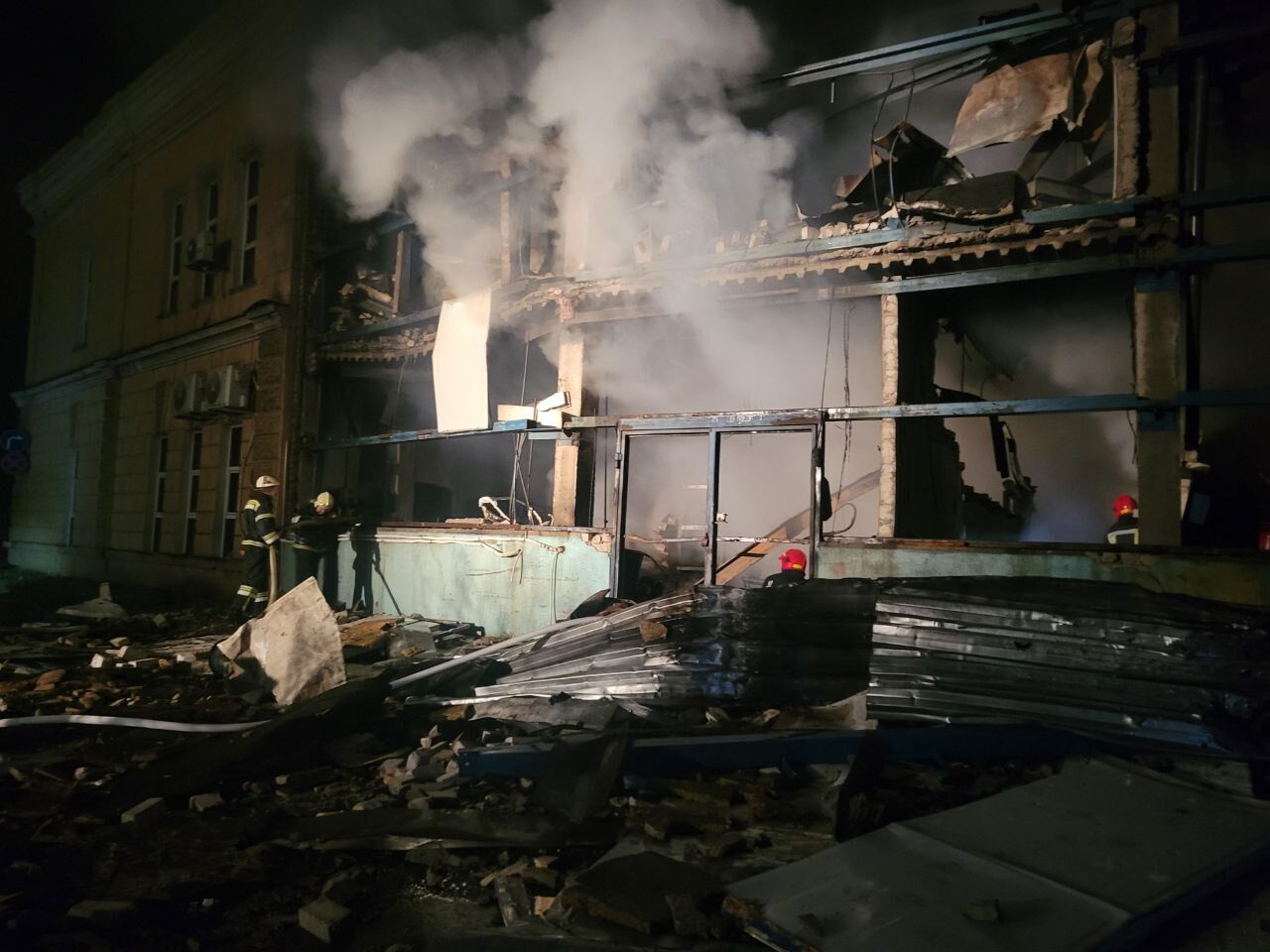Окупанти атакували Одещину і Херсон, є прильоти по складах, пошкоджено музей. Фото, відео і всі подробиці