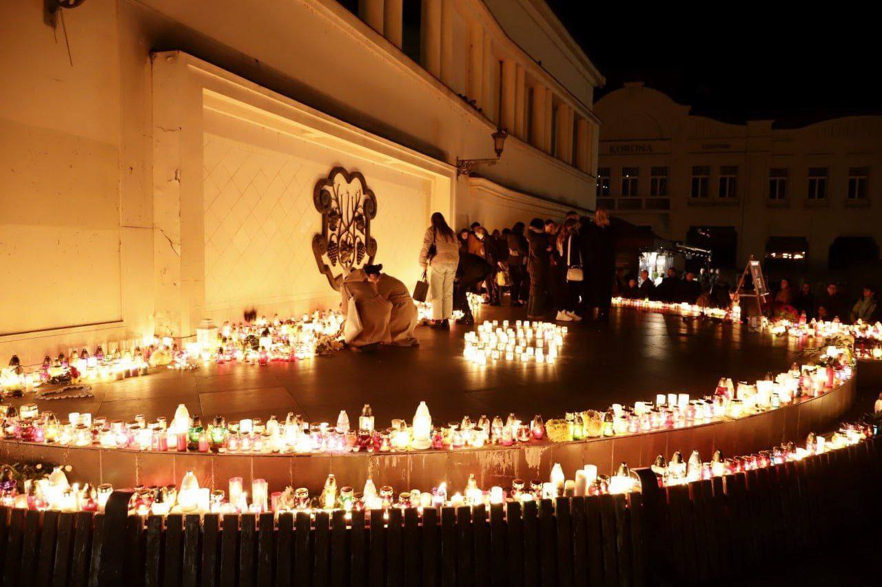 Собрались сотни людей: в Ужгороде почтили память погибших воинов 128-й бригады. Фото и видео