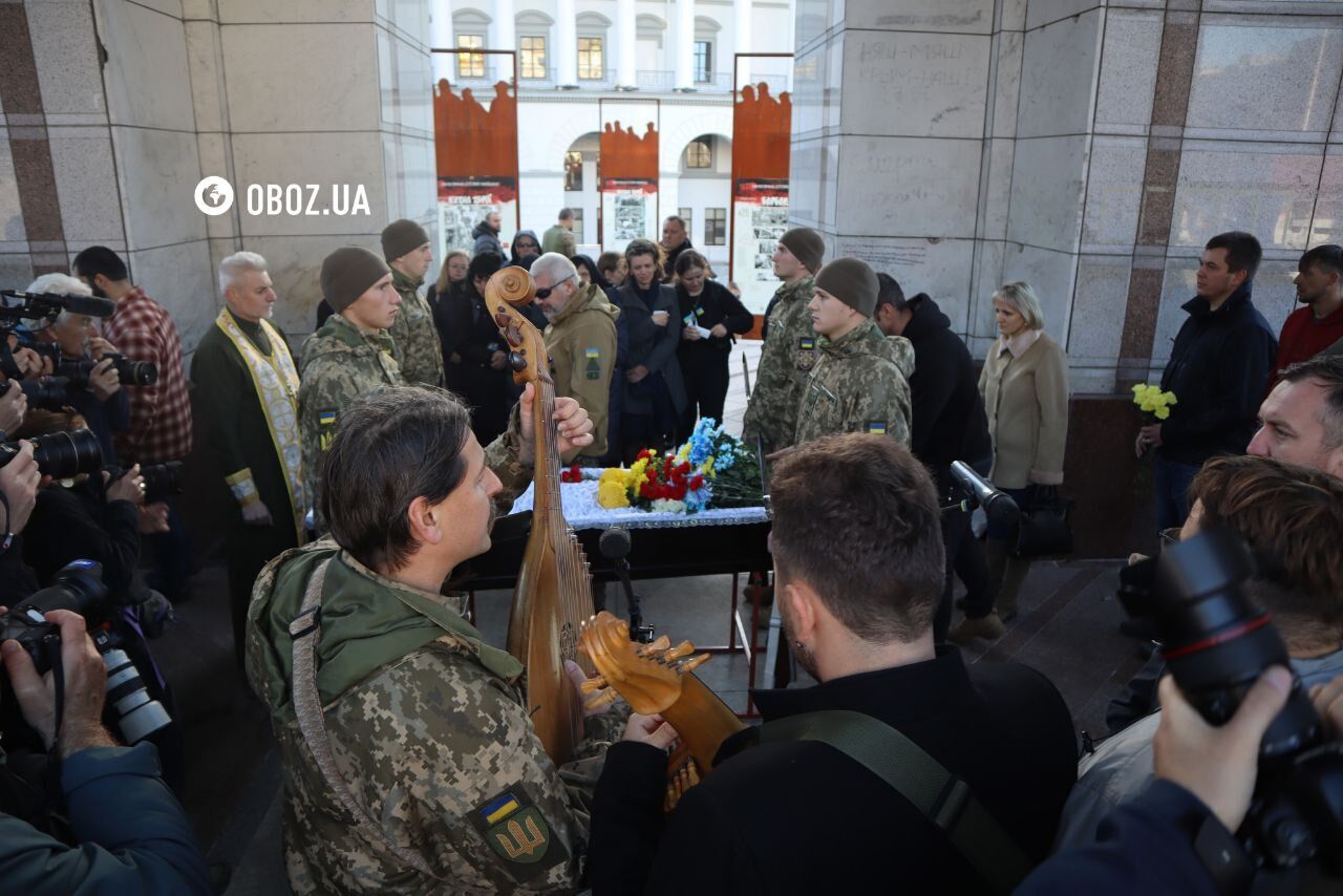 У центрі Києва попрощалися із українським воїном та журналістом Тарасом Давидюком. Фото і відео