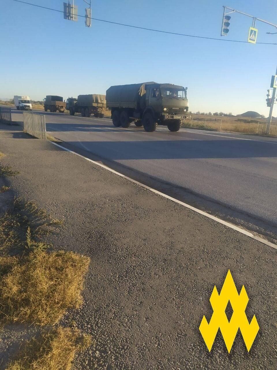 Пройшла колона вантажівок: Росія перекидає новобранців в окуповану Євпаторію – "Атеш" 