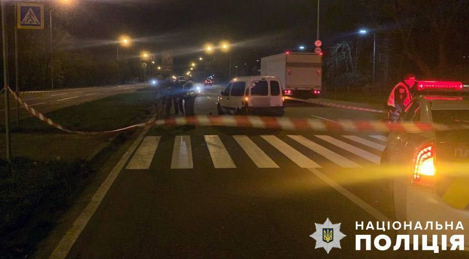 У Києві на блокпосту легковик збив співробітницю ДПСУ. Фото і подробиці ДТП