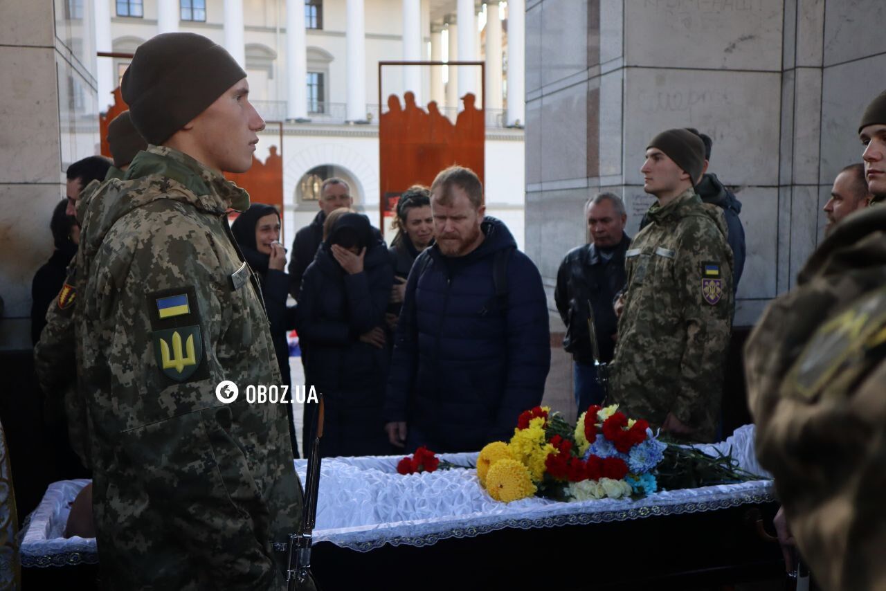 В центре Киева простились с украинским воином и журналистом Тарасом Давидюком. Фото и видео