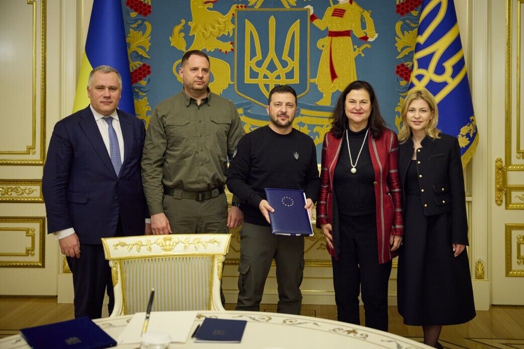 Зеленський підписав указ про підготовку до переговорного процесу щодо вступу України до ЄС. Фото