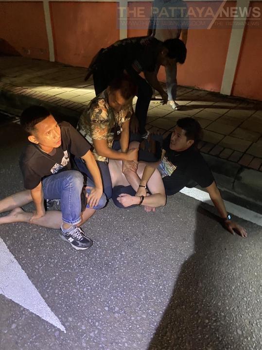 На популярном курорте Таиланда задержали голого российского туриста, который матерился и нападал на людей. Фото, видео