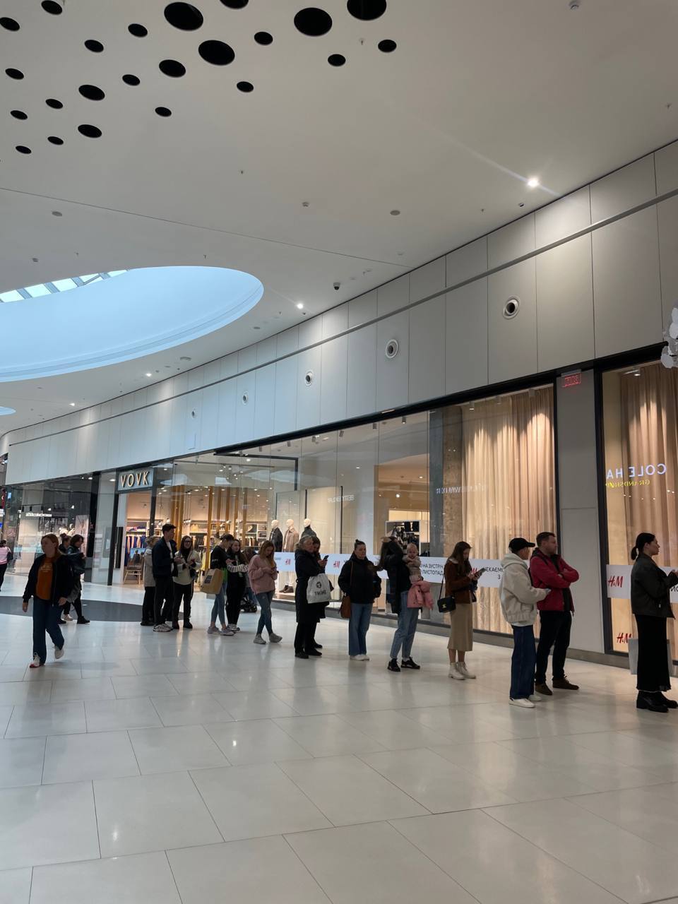 В двух киевских ТРЦ возобновили работу магазины H&M