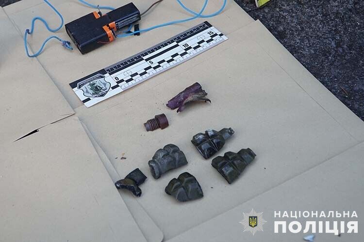 Вибухівку встановили на авто, гранату підірвали біля воріт: спливли деталі нічних вибухів у Тернополі. Фото