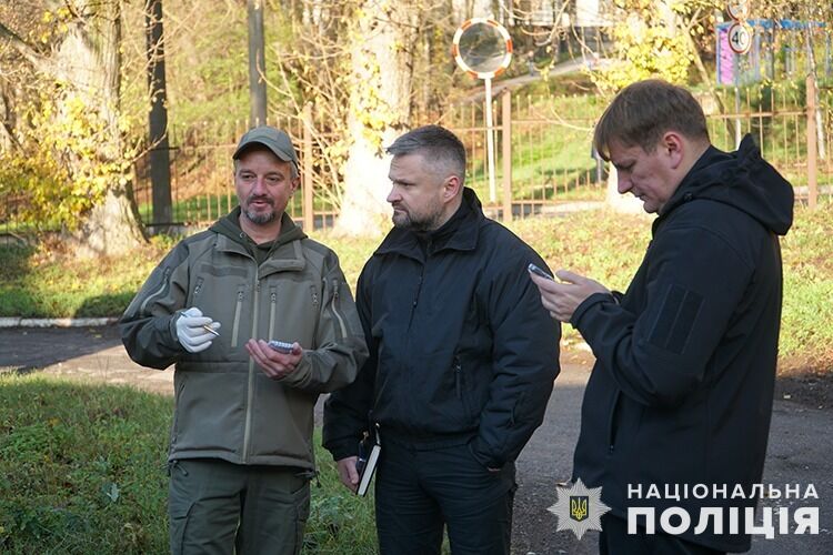 Вибухівку встановили на авто, гранату підірвали біля воріт: спливли деталі нічних вибухів у Тернополі. Фото