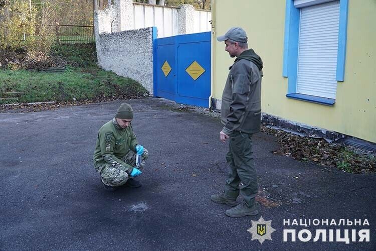 Вибухівку встановили на авто, гранату підірвали біля воріт: спливли деталі нічних вибухів у Тернополі. Фото