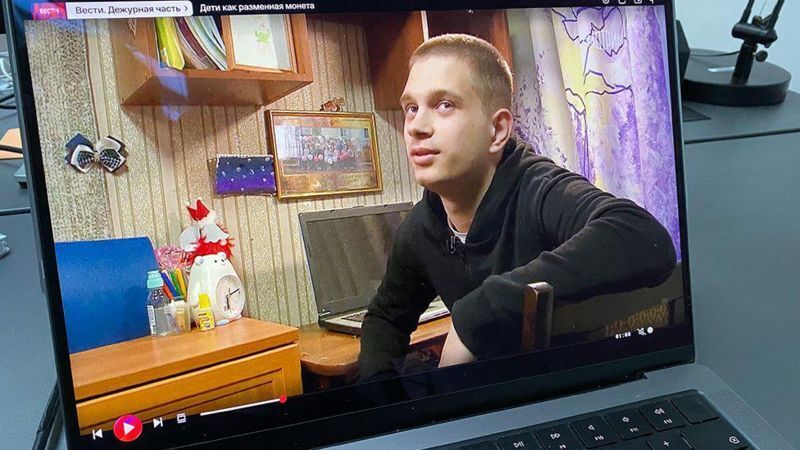 Подростку из Мариуполя, которого вывезли в Россию, вручили повестку: он открыто заявлял о поддержке Украины