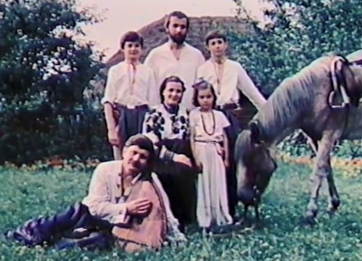 Тоня Матвієнко показала рідкісне відео із життя родини: на кадрах – Ніна Матвієнко, її батьки, чоловік і всі діти