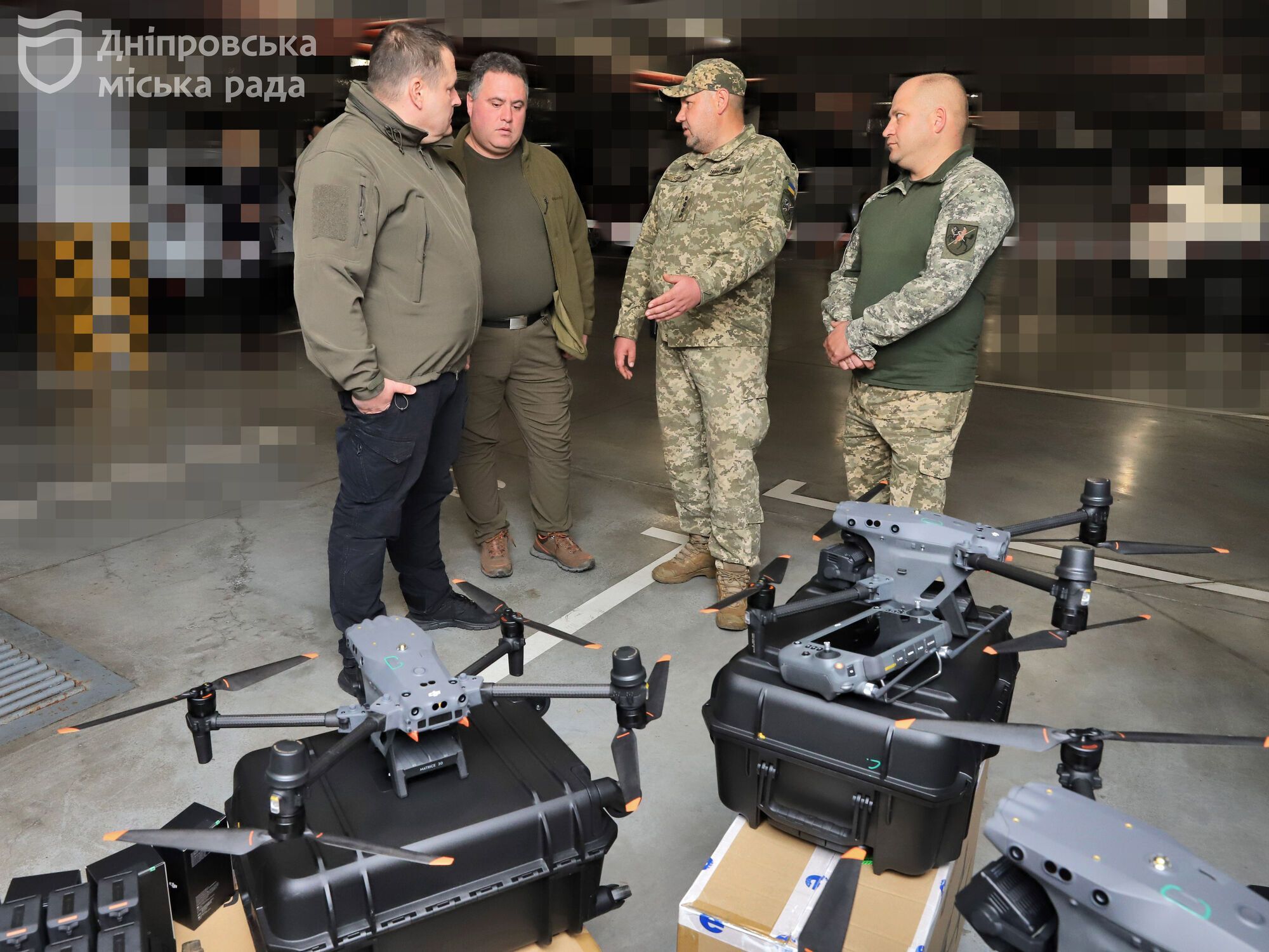 Днепр доставил военным на Авдеевском направлении 40 FPV-дронов и беспилотников с тепловизорами