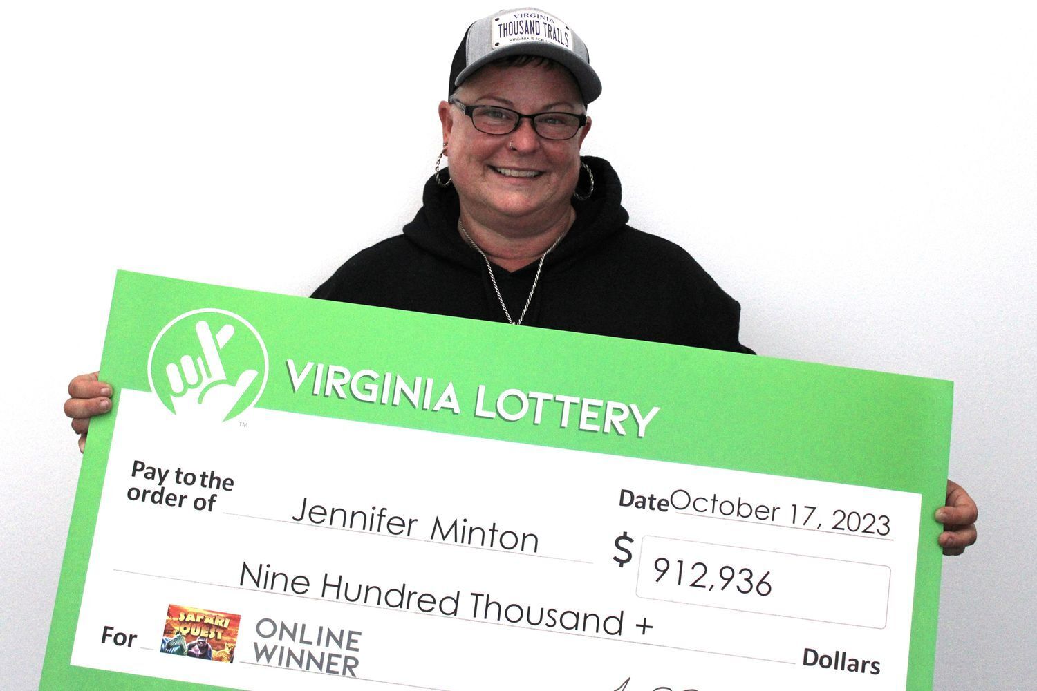 Американка выиграла в лотерею дважды за неделю: сначала 50 тысяч долларов, а затем – почти миллион. Фото счастливицы