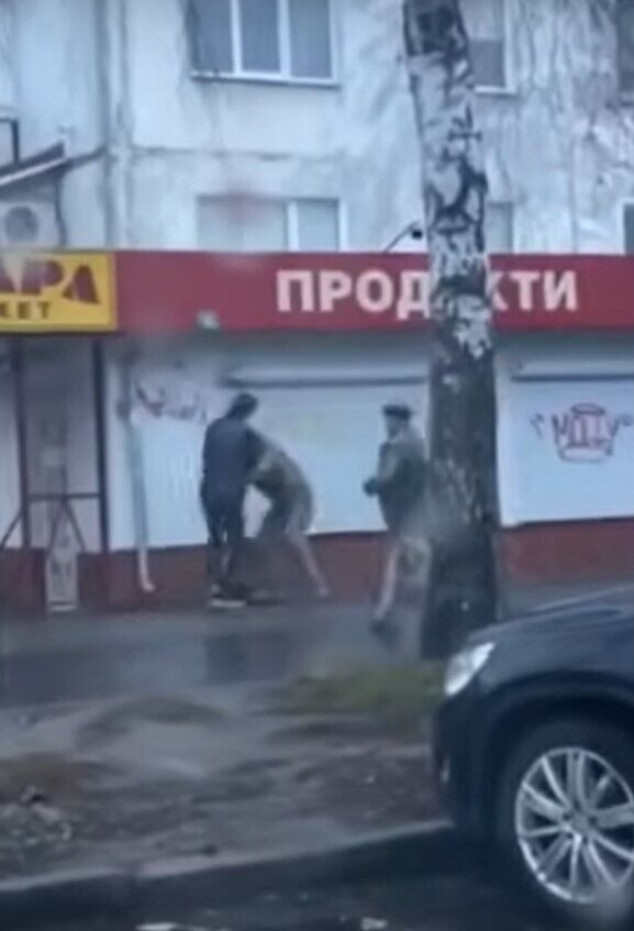 В Житомире произошел конфликт между мужчиной и работником ТЦК: опубликовано видео