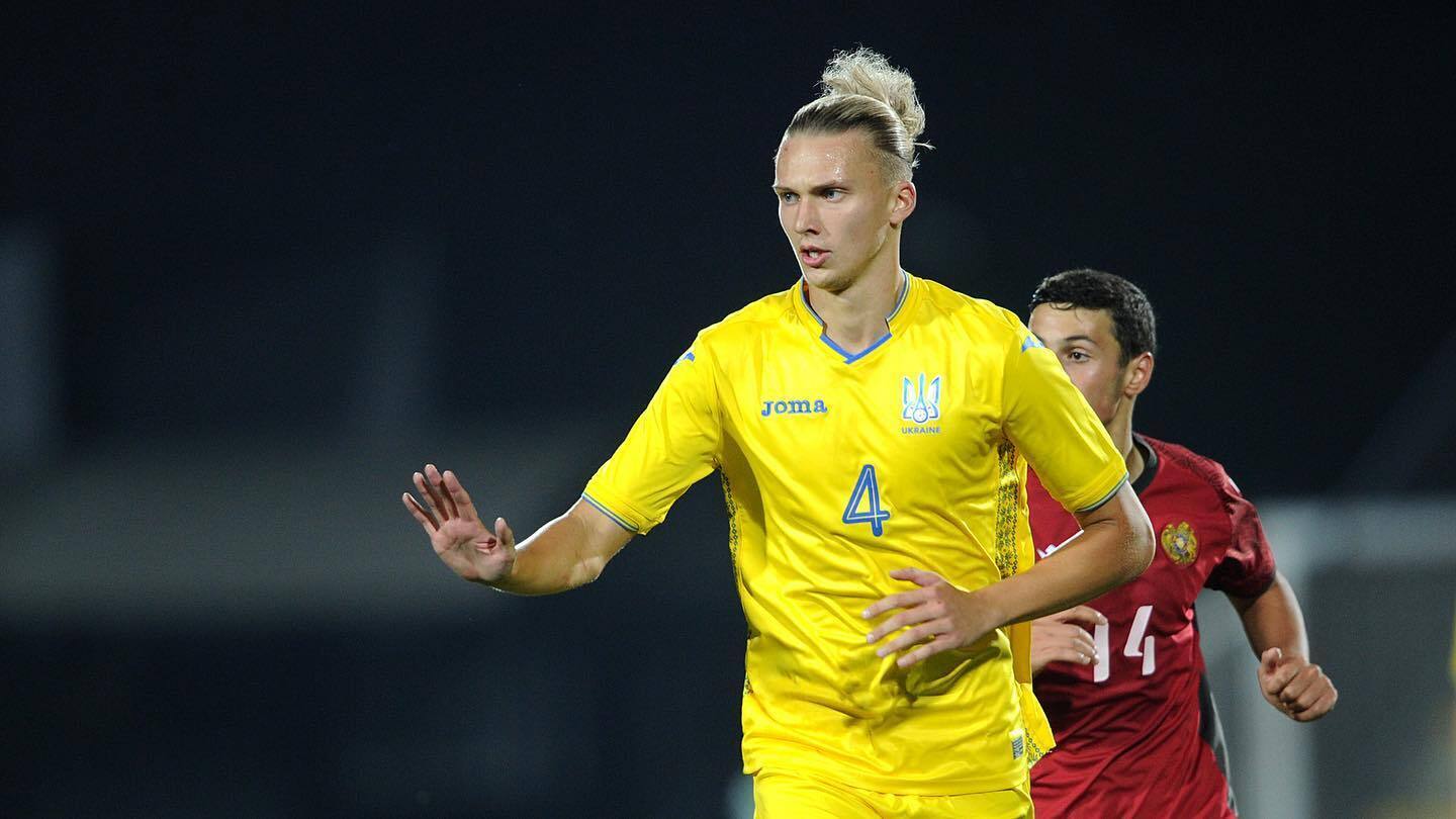 Дебютант сборной Украины забил эффектный гол затылком в Лиге Европы. Видео