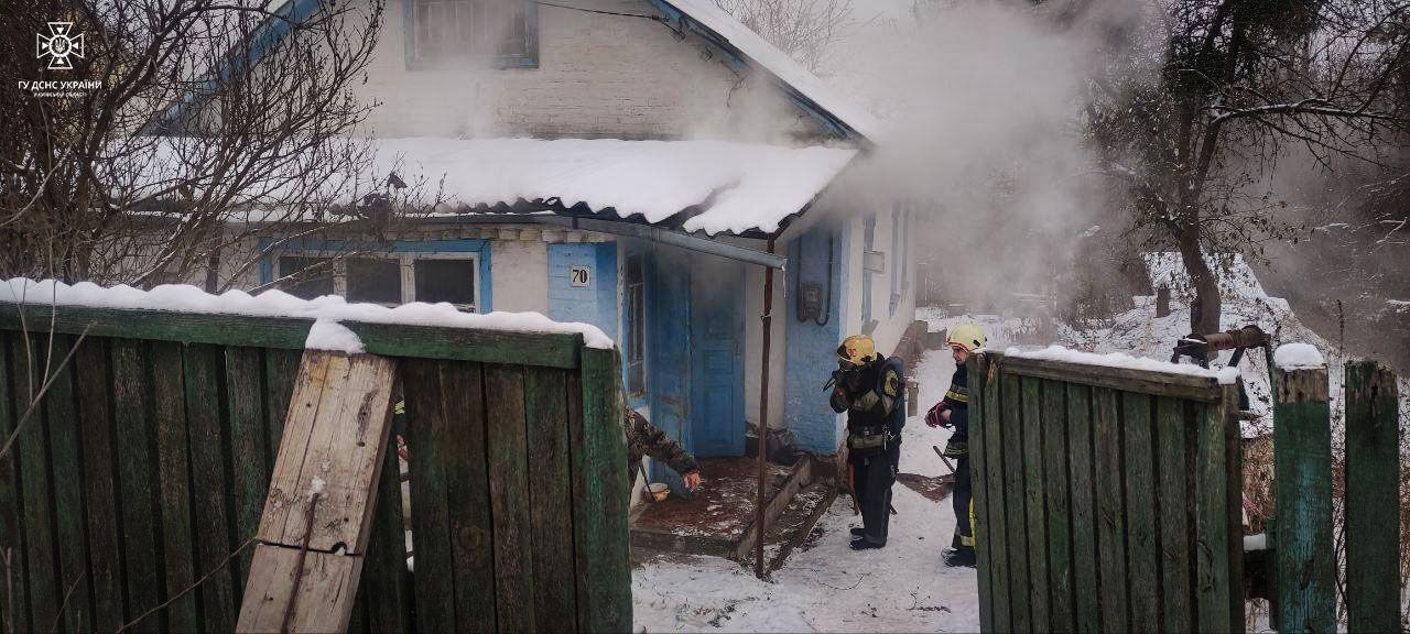 На Київщині внаслідок пожежі в будинку загинуло двоє чоловіків. Фото