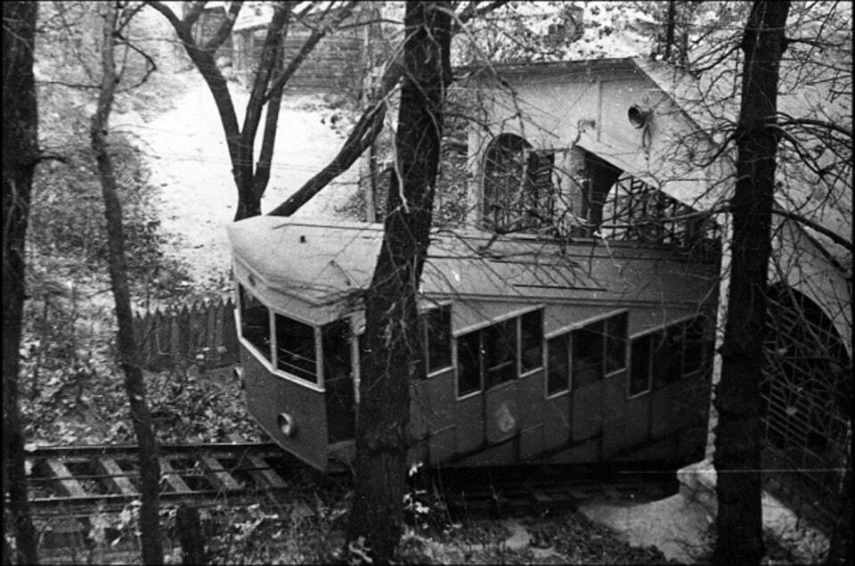 Знаходилась вище і була частиною трамвайного маршруту: еволюція нижньої станції Фунікулера в Києві. Фото