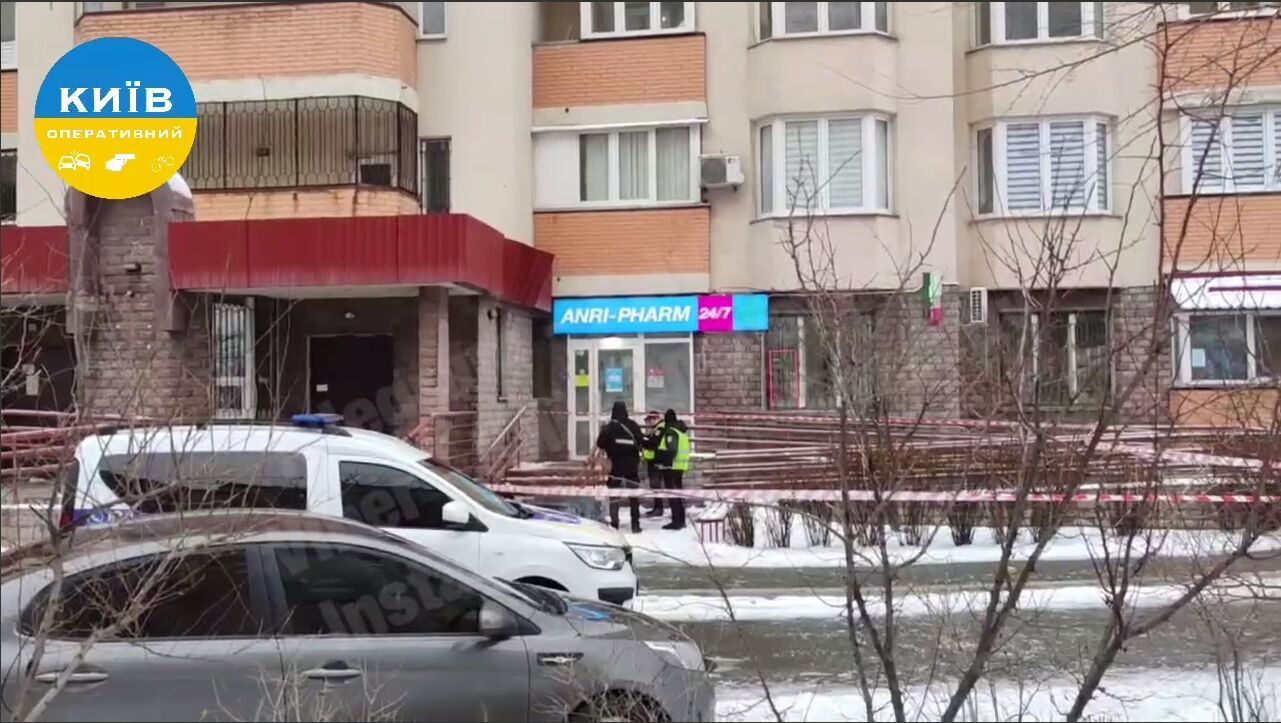У Києві з 12 поверху будинку випав та загинув чоловік. Відео