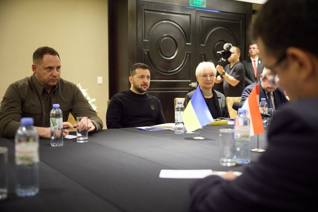 Хав'єр Мілей в присутності Зеленського вступив на посаду президента Аргентини. Фото і відео