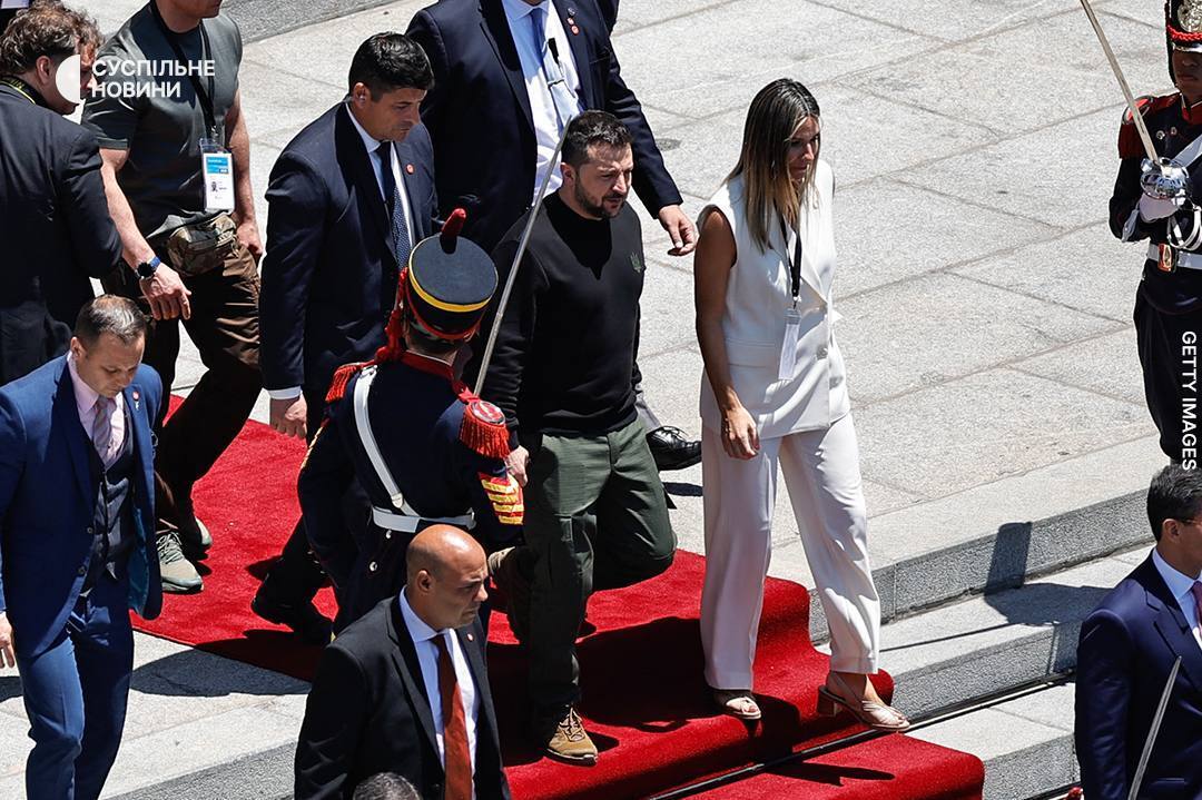 Хавьер Милей в присутствии Зеленского вступил в должность президента Аргентины. Фото и видео