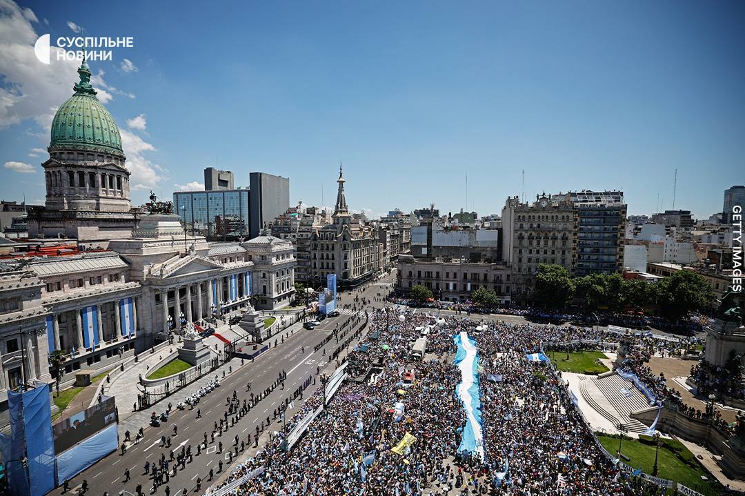 Хав'єр Мілей в присутності Зеленського вступив на посаду президента Аргентини. Фото і відео