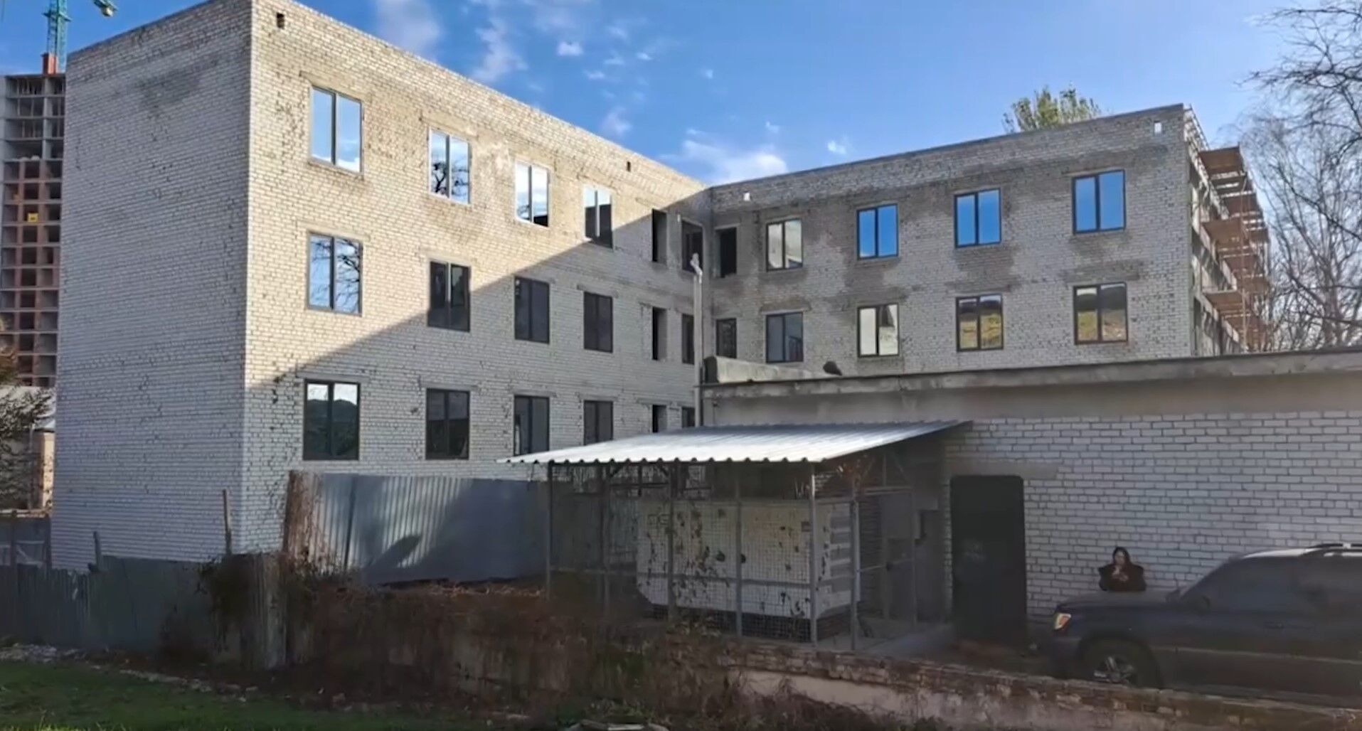 Продажі у розпалі: на території лікарні Мечникова активно будується новий ЖК. Відео