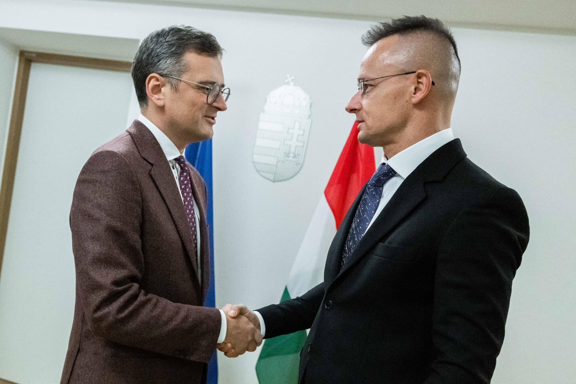 "Була дуже довга, щира розмова": Кулеба і Сіярто обговорили відкриття переговорів про вступ України до ЄС