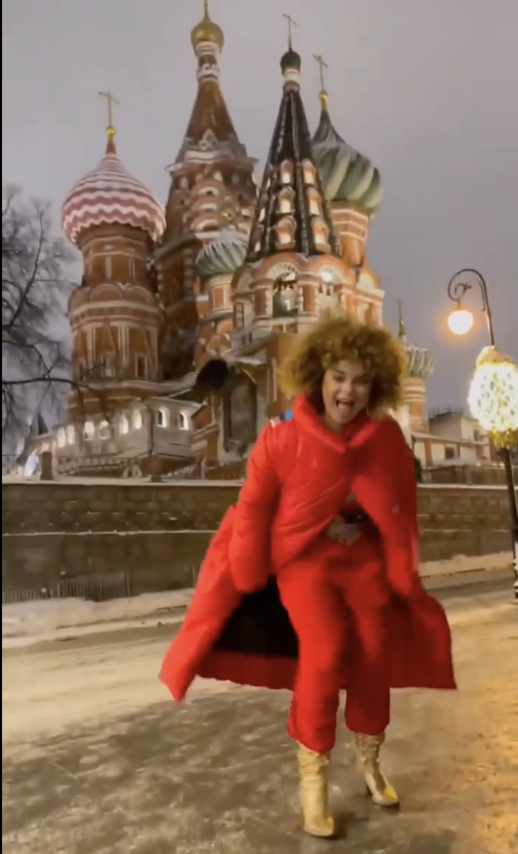 "Ой, Наташа, made in Russia": екскиянка Корольова пробила дно, станцювавши на тлі Кремля під свою нову пісню про Росію