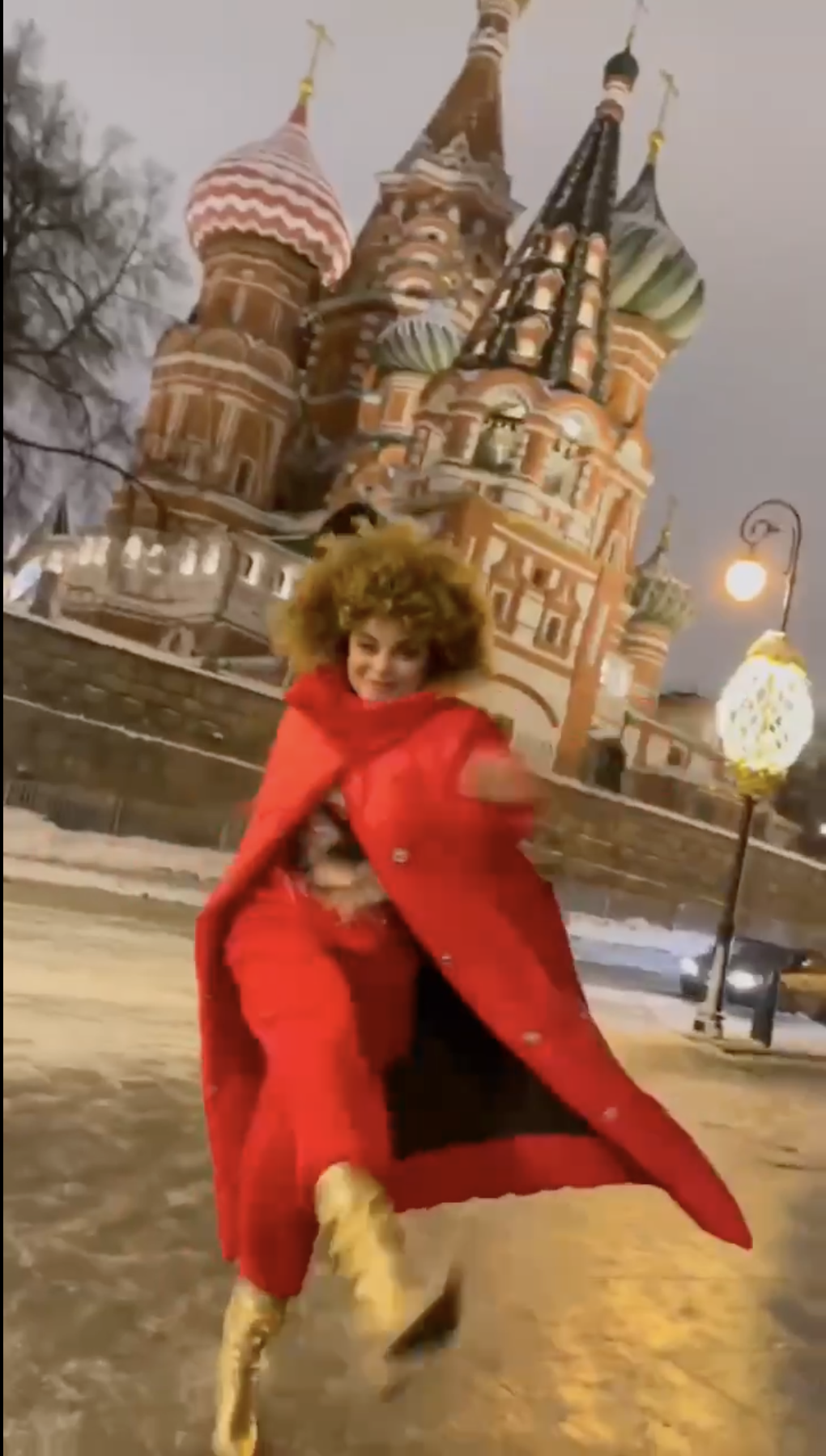 "Ой, Наташа, made in Russia": екскиянка Корольова пробила дно, станцювавши на тлі Кремля під свою нову пісню про Росію