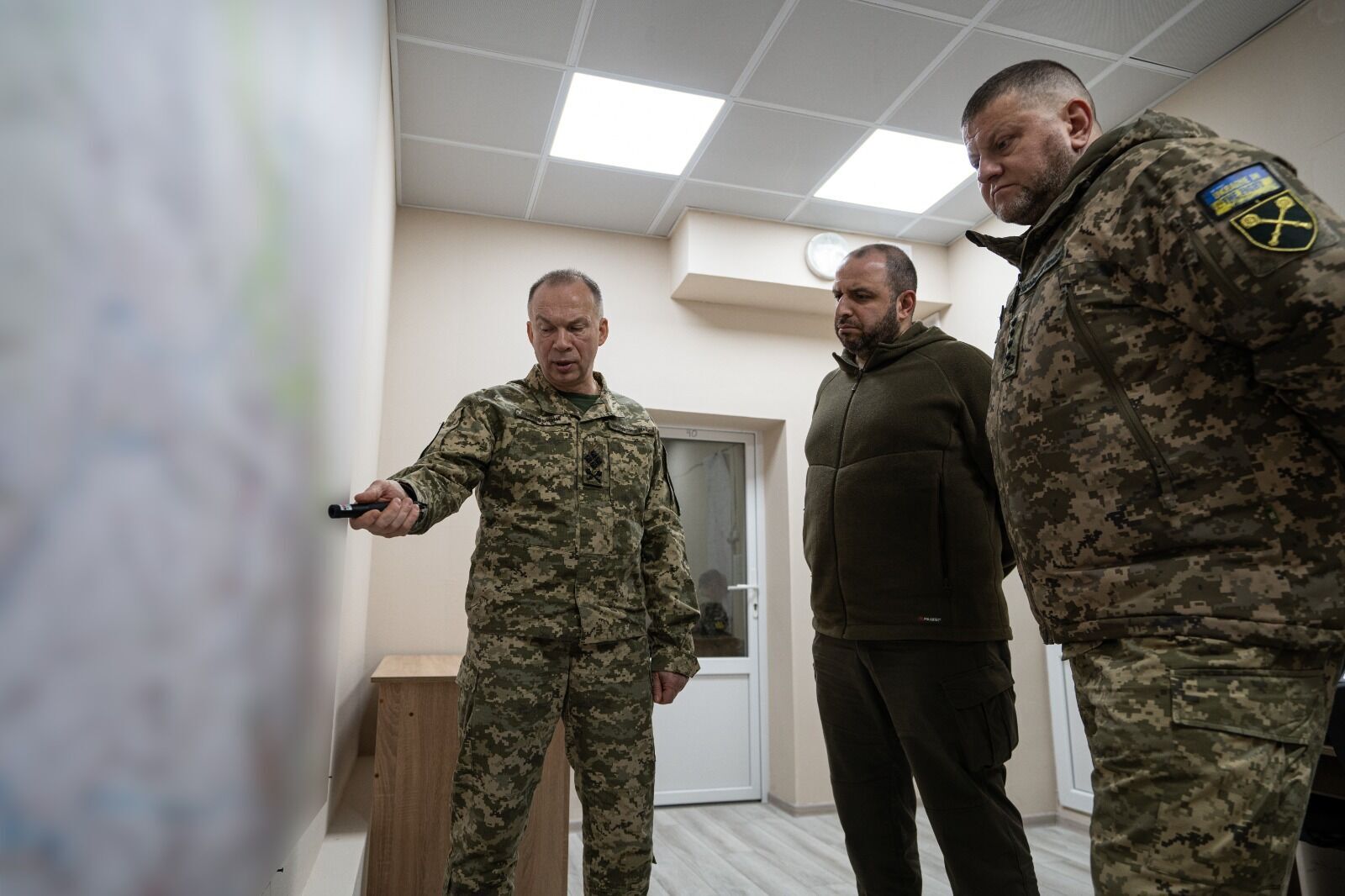 Залужный и Умеров вручили награды воинам Сухопутных войск ВСУ. Фото