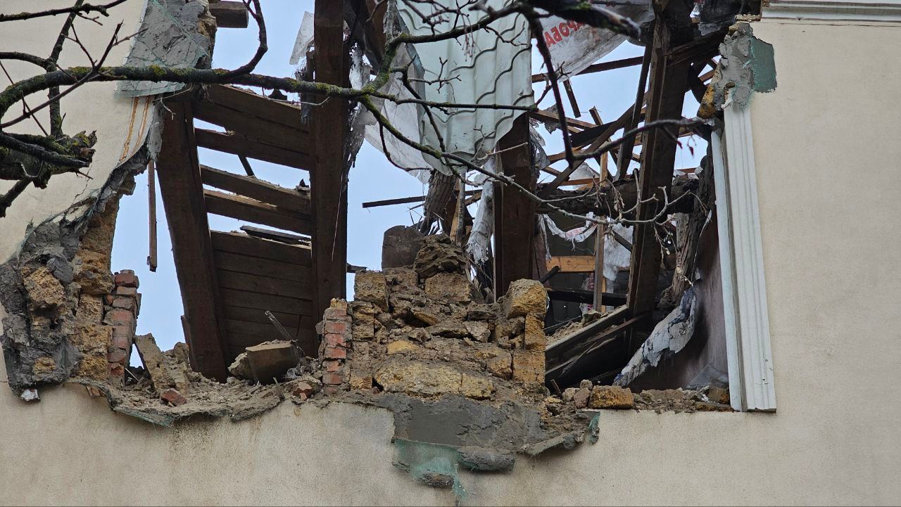 Оккупанты с левобережья ударили по Херсону, есть раненые. Фото