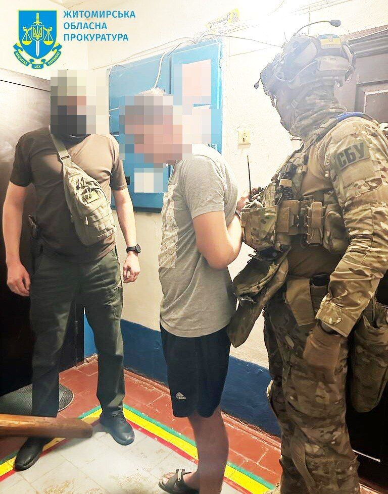 В Житомирской области задержали депутата-рекетира, который вместе с бандой "выбивал" деньги у людей: среди пострадавших – военный. Фото